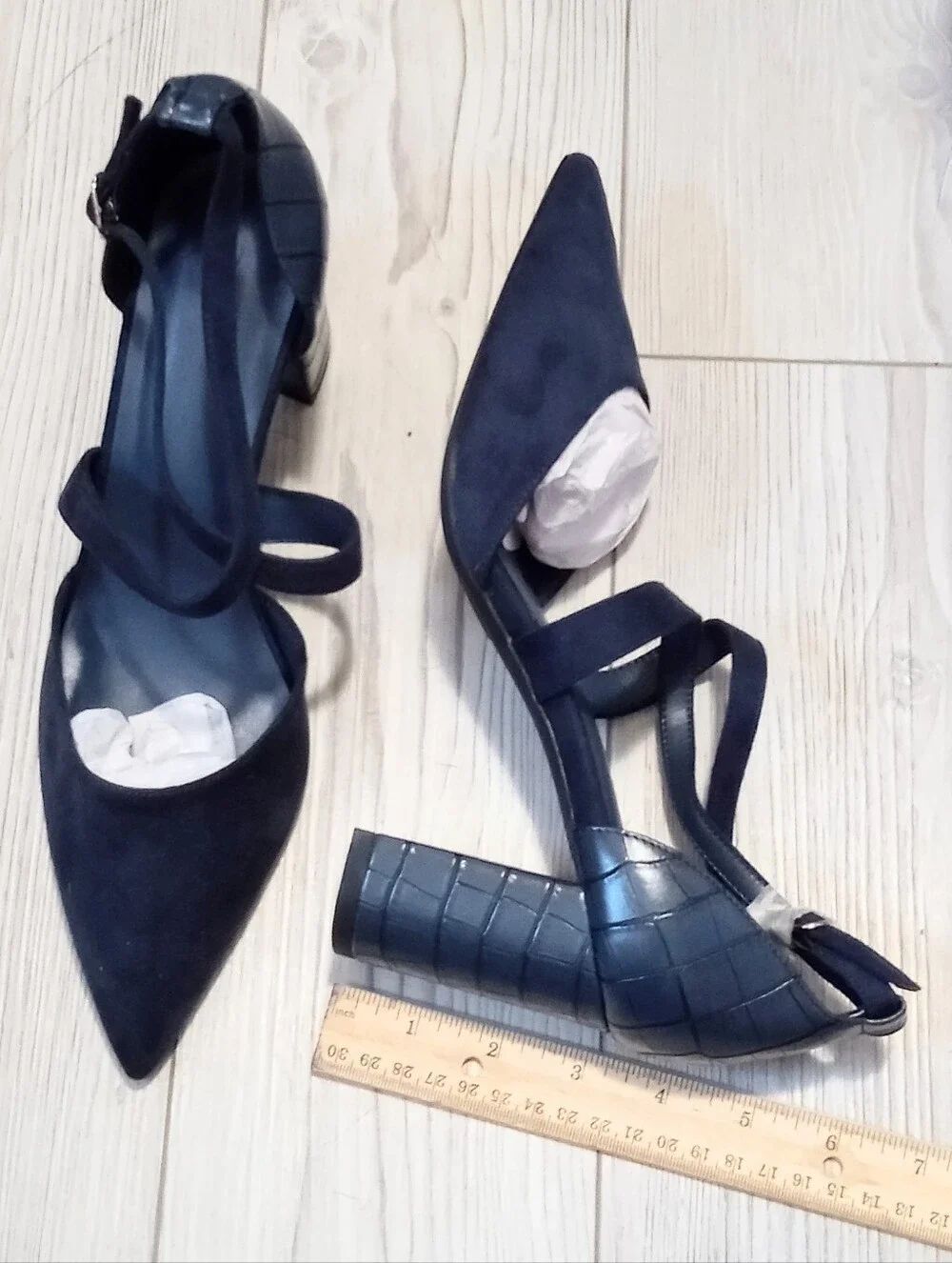 (69-4880) Women's Navy Heels Sz 9 - Picture 3 of 12
